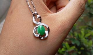 天然翡翠吊坠值钱吗